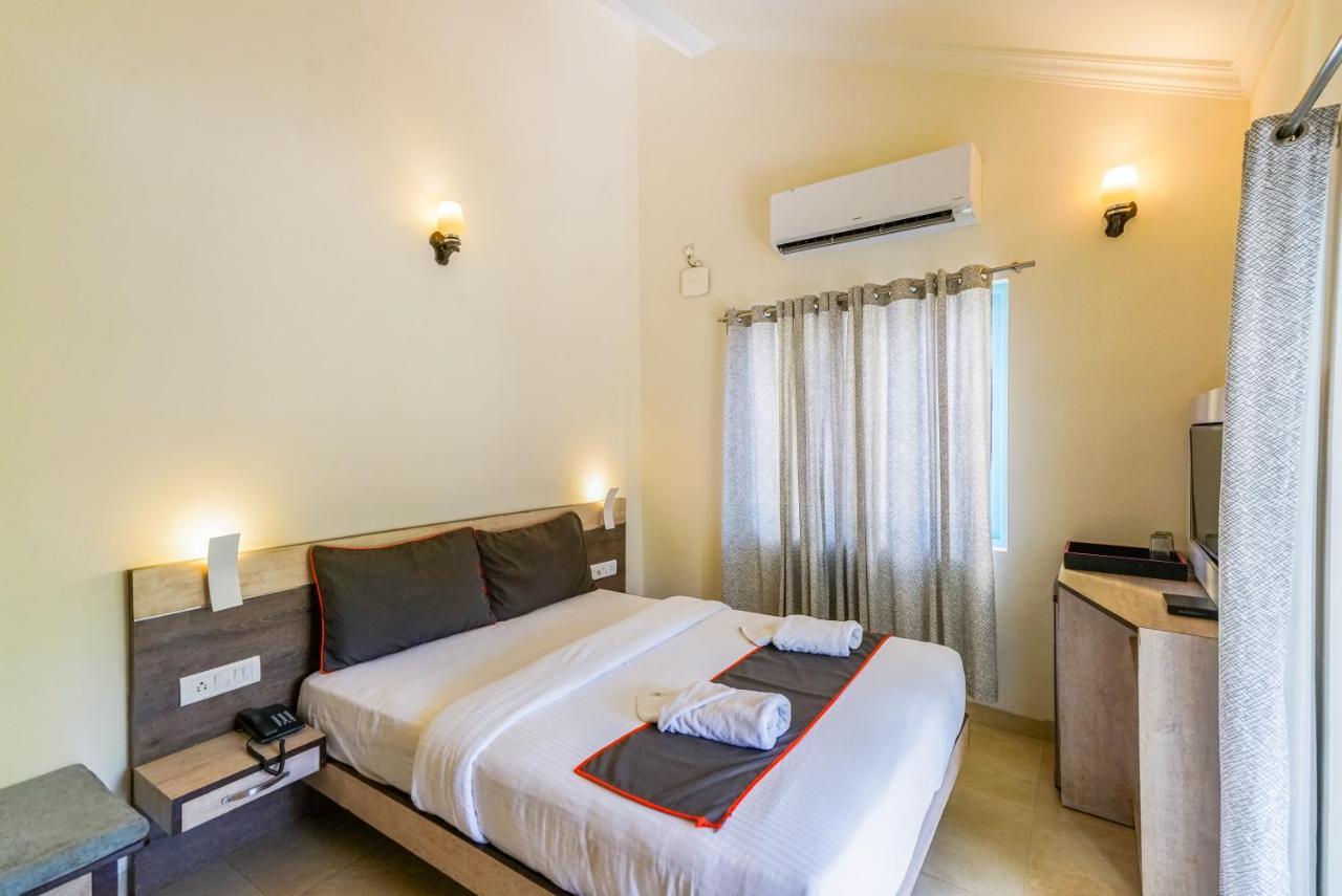 Shelsta Beach Resort Калангут Экстерьер фото