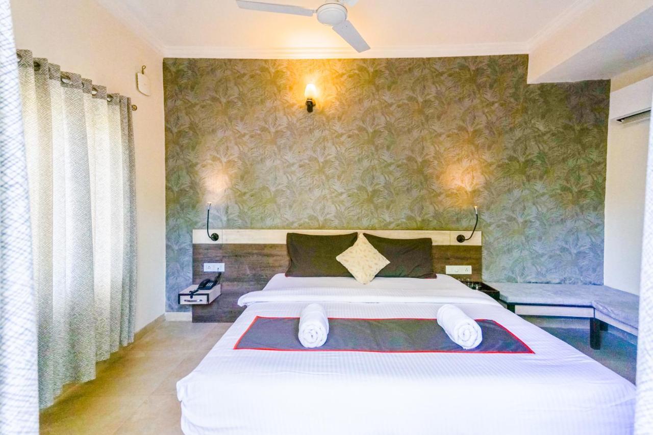 Shelsta Beach Resort Калангут Экстерьер фото