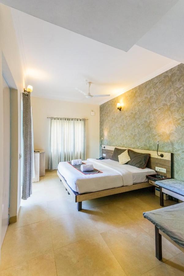 Shelsta Beach Resort Калангут Экстерьер фото